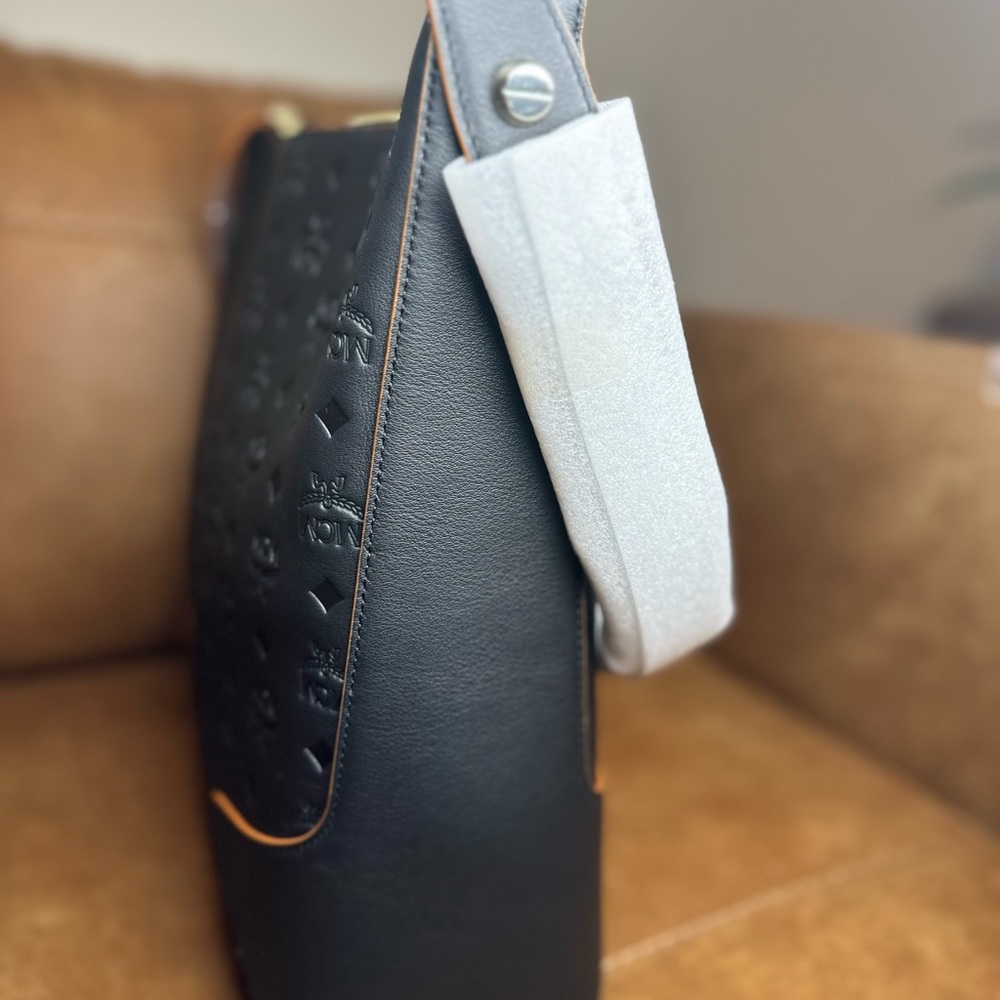 MCM Large Aren Hobo Bag in Embossed Monogram Leather - Picture 5 of 11